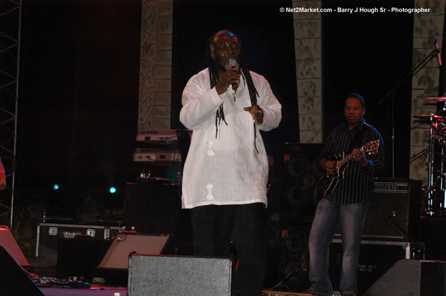 Freddy McGregor @ The Aqueduct on Rose Hall - Friday, January 26, 2007 - 10th Anniversary - Air Jamaica Jazz & Blues Festival 2007 - The Art of Music - Tuesday, January 23 - Saturday, January 27, 2007, The Aqueduct on Rose Hall, Montego Bay, Jamaica - Negril Travel Guide, Negril Jamaica WI - http://www.negriltravelguide.com - info@negriltravelguide.com...!