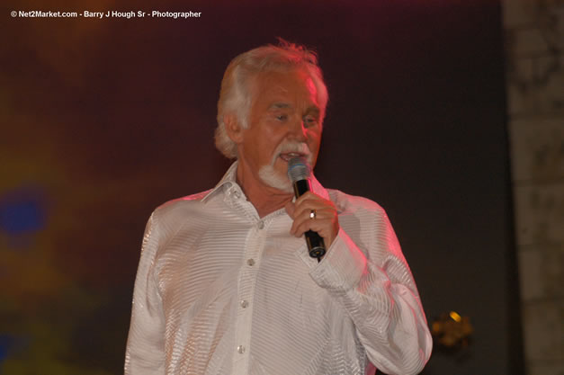 Kenny Rogers @ The Aqueduct on Rose Hall - Friday, January 26, 2007 - 10th Anniversary - Air Jamaica Jazz & Blues Festival 2007 - The Art of Music - Tuesday, January 23 - Saturday, January 27, 2007, The Aqueduct on Rose Hall, Montego Bay, Jamaica - Negril Travel Guide, Negril Jamaica WI - http://www.negriltravelguide.com - info@negriltravelguide.com...!