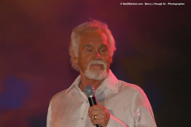 Kenny Rogers @ The Aqueduct on Rose Hall - Friday, January 26, 2007 - 10th Anniversary - Air Jamaica Jazz & Blues Festival 2007 - The Art of Music - Tuesday, January 23 - Saturday, January 27, 2007, The Aqueduct on Rose Hall, Montego Bay, Jamaica - Negril Travel Guide, Negril Jamaica WI - http://www.negriltravelguide.com - info@negriltravelguide.com...!