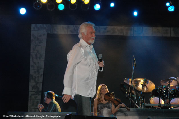 Kenny Rogers @ The Aqueduct on Rose Hall - Friday, January 26, 2007 - 10th Anniversary - Air Jamaica Jazz & Blues Festival 2007 - The Art of Music - Tuesday, January 23 - Saturday, January 27, 2007, The Aqueduct on Rose Hall, Montego Bay, Jamaica - Negril Travel Guide, Negril Jamaica WI - http://www.negriltravelguide.com - info@negriltravelguide.com...!