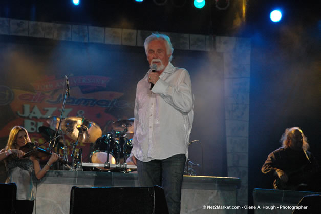 Kenny Rogers @ The Aqueduct on Rose Hall - Friday, January 26, 2007 - 10th Anniversary - Air Jamaica Jazz & Blues Festival 2007 - The Art of Music - Tuesday, January 23 - Saturday, January 27, 2007, The Aqueduct on Rose Hall, Montego Bay, Jamaica - Negril Travel Guide, Negril Jamaica WI - http://www.negriltravelguide.com - info@negriltravelguide.com...!