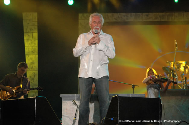 Kenny Rogers @ The Aqueduct on Rose Hall - Friday, January 26, 2007 - 10th Anniversary - Air Jamaica Jazz & Blues Festival 2007 - The Art of Music - Tuesday, January 23 - Saturday, January 27, 2007, The Aqueduct on Rose Hall, Montego Bay, Jamaica - Negril Travel Guide, Negril Jamaica WI - http://www.negriltravelguide.com - info@negriltravelguide.com...!