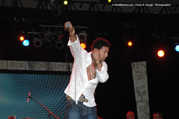 Shaggy @ The Aqueduct on Rose Hall - Friday, January 26, 2007 - 10th Anniversary - Air Jamaica Jazz & Blues Festival 2007 - The Art of Music - Tuesday, January 23 - Saturday, January 27, 2007, The Aqueduct on Rose Hall, Montego Bay, Jamaica - Negril Travel Guide, Negril Jamaica WI - http://www.negriltravelguide.com - info@negriltravelguide.com...!