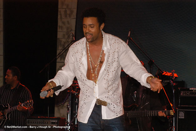 Shaggy @ The Aqueduct on Rose Hall - Friday, January 26, 2007 - 10th Anniversary - Air Jamaica Jazz & Blues Festival 2007 - The Art of Music - Tuesday, January 23 - Saturday, January 27, 2007, The Aqueduct on Rose Hall, Montego Bay, Jamaica - Negril Travel Guide, Negril Jamaica WI - http://www.negriltravelguide.com - info@negriltravelguide.com...!