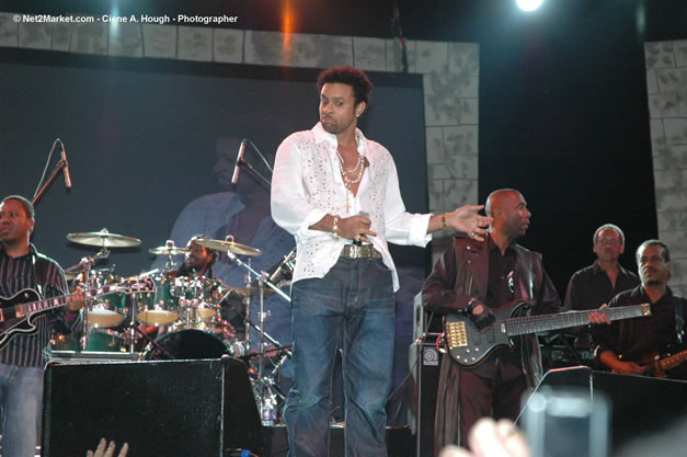 Shaggy @ The Aqueduct on Rose Hall - Friday, January 26, 2007 - 10th Anniversary - Air Jamaica Jazz & Blues Festival 2007 - The Art of Music - Tuesday, January 23 - Saturday, January 27, 2007, The Aqueduct on Rose Hall, Montego Bay, Jamaica - Negril Travel Guide, Negril Jamaica WI - http://www.negriltravelguide.com - info@negriltravelguide.com...!