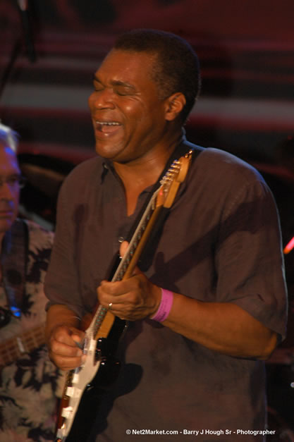 The Robert Cray Band @ The Aqueduct on Rose Hall - Friday, January 26, 2007 - 10th Anniversary - Air Jamaica Jazz & Blues Festival 2007 - The Art of Music - Tuesday, January 23 - Saturday, January 27, 2007, The Aqueduct on Rose Hall, Montego Bay, Jamaica - Negril Travel Guide, Negril Jamaica WI - http://www.negriltravelguide.com - info@negriltravelguide.com...!