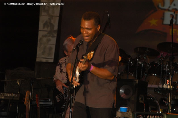 The Robert Cray Band @ The Aqueduct on Rose Hall - Friday, January 26, 2007 - 10th Anniversary - Air Jamaica Jazz & Blues Festival 2007 - The Art of Music - Tuesday, January 23 - Saturday, January 27, 2007, The Aqueduct on Rose Hall, Montego Bay, Jamaica - Negril Travel Guide, Negril Jamaica WI - http://www.negriltravelguide.com - info@negriltravelguide.com...!