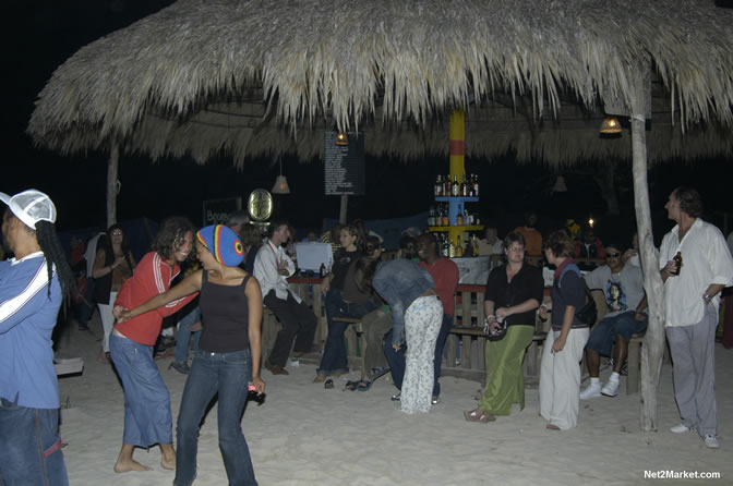 Live in Concert - Yellowman - Peter Metro - Bobby Dread - Swallow - backed by the Indika Band - Boubon Beach Restaurant, Beach Bar & Oceanfront Accommodations - Negril Travel Guide, Negril Jamaica WI - http://www.negriltravelguide.com - info@negriltravelguide.com...!