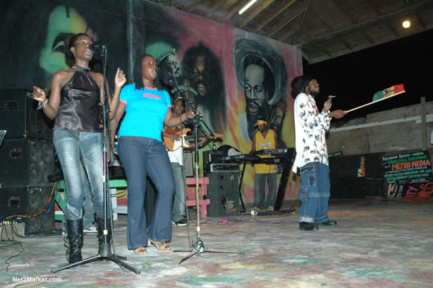 Reggae Superstar - Bush Man @ Bourbon Beach with Boddy Dread & Singing Honour - Presented by Our Music Promotions - Omar & Ama-Donna - Saturday, May 14, 2005 - Negril Travel Guide, Negril Jamaica WI - http://www.negriltravelguide.com - info@negriltravelguide.com...!