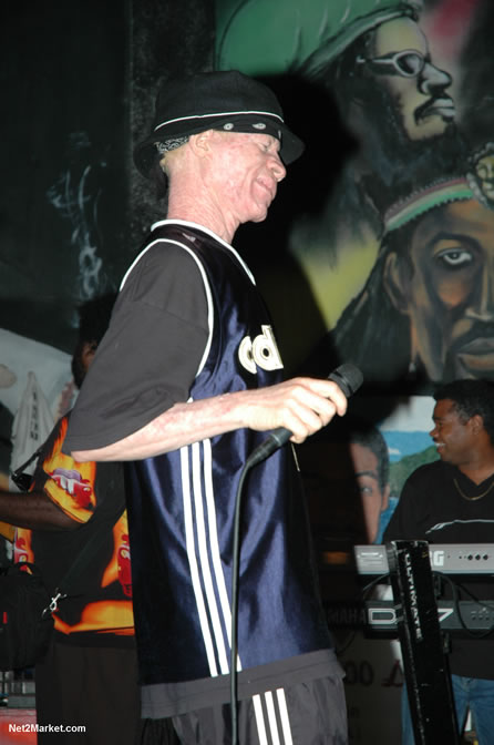 Frankie Paul & King Yellowman - Bobby Dread - Swallow - backed by the Indika Band - MC Earl Polkadot - Presented by Boubon Beach Restaurant, Beach Bar & Oceanfront Accommodations - Negril Travel Guide, Negril Jamaica WI - http://www.negriltravelguide.com - info@negriltravelguide.com...!