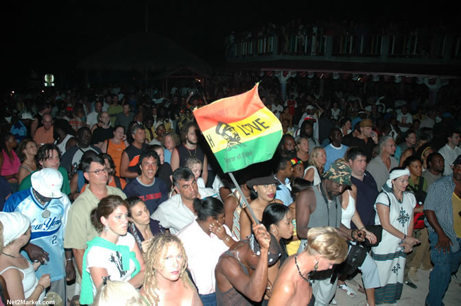 The Messenger, Reggae Super Star - Luciano - Gregory Isaacs - Bobby Dread - Swallow - backed by the Indika Band - Boubon Beach Restaurant, Beach Bar & Oceanfront Accommodations - Negril Travel Guide, Negril Jamaica WI - http://www.negriltravelguide.com - info@negriltravelguide.com...!