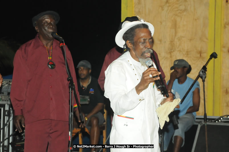 Bunny Wailer & King Yellowman at Bourbon Beach - Monday, February 25, 2008 - Bourbin Beach Restaurant, Bar, Oceanfront Accommodatioins, Live Reggae Music & Disco, Norman Manley Boulevard, Negril, Westmoreland, Jamaica W.I. - Photographs by Net2Market.com - Barry J. Hough Sr, Photographer - Negril Travel Guide, Negril Jamaica WI - http://www.negriltravelguide.com - info@negriltravelguide.com...!