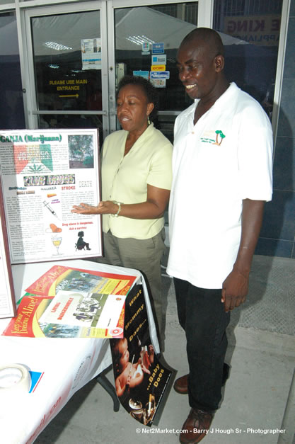 Free Clinic at Lucea Plaza, Caribbean Medical Mission, Wednesday, October 18, 2006 - Negril Travel Guide, Negril Jamaica WI - http://www.negriltravelguide.com - info@negriltravelguide.com...!