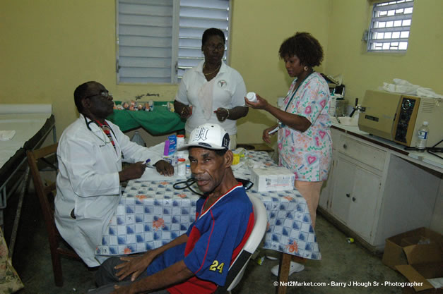 Petersfield Clinic - Caribbean Medical Mission, Thursday, October 19, 2006 - Negril Travel Guide, Negril Jamaica WI - http://www.negriltravelguide.com - info@negriltravelguide.com...!