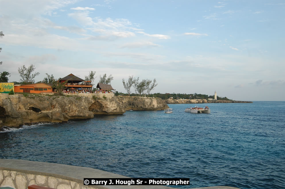 Catcha Fallen Star Resort Rises from the Destruction of Hurricane Ivan, West End, Negril, Westmoreland, Jamaica W.I. - Photographs by Net2Market.com - Barry J. Hough Sr. Photojournalist/Photograper - Photographs taken with a Nikon D70, D100, or D300 -  Negril Travel Guide, Negril Jamaica WI - http://www.negriltravelguide.com - info@negriltravelguide.com...!