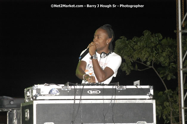 45 Cure's - Cure Fest 2007 - Selector Spin-Off: Sound System Selectors vs. Radio DJ's - Hosted by MC Nuffy, Pier 1, Montego Bay, Jamaica - Saturday, October 13, 2007 - Cure Fest 2007 October 12th-14th, 2007 Presented by Danger Promotions, Iyah Cure Promotions, and Brass Gate Promotions - Alison Young, Publicist - Photographs by Net2Market.com - Barry J. Hough Sr, Photographer - Negril Travel Guide, Negril Jamaica WI - http://www.negriltravelguide.com - info@negriltravelguide.com...!