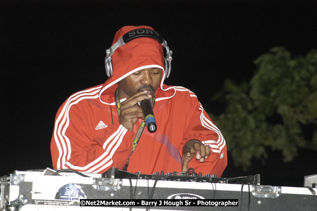 45 Cure's - Cure Fest 2007 - Selector Spin-Off: Sound System Selectors vs. Radio DJ's - Hosted by MC Nuffy, Pier 1, Montego Bay, Jamaica - Saturday, October 13, 2007 - Cure Fest 2007 October 12th-14th, 2007 Presented by Danger Promotions, Iyah Cure Promotions, and Brass Gate Promotions - Alison Young, Publicist - Photographs by Net2Market.com - Barry J. Hough Sr, Photographer - Negril Travel Guide, Negril Jamaica WI - http://www.negriltravelguide.com - info@negriltravelguide.com...!