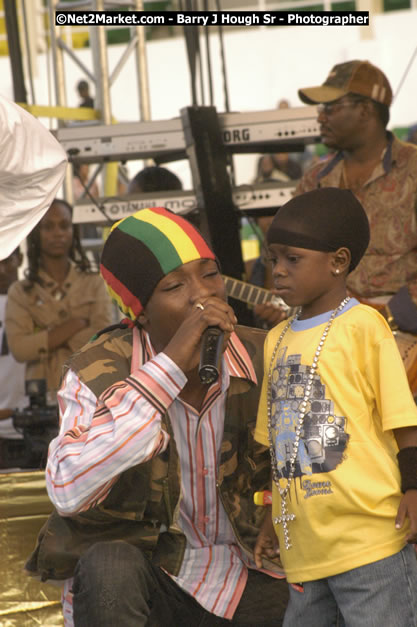 Beenie Man - Cure Fest 2007 - Longing For Concert at Trelawny Multi Purpose Stadium, Trelawny, Jamaica - Sunday, October 14, 2007 - Cure Fest 2007 October 12th-14th, 2007 Presented by Danger Promotions, Iyah Cure Promotions, and Brass Gate Promotions - Alison Young, Publicist - Photographs by Net2Market.com - Barry J. Hough Sr, Photographer - Negril Travel Guide, Negril Jamaica WI - http://www.negriltravelguide.com - info@negriltravelguide.com...!