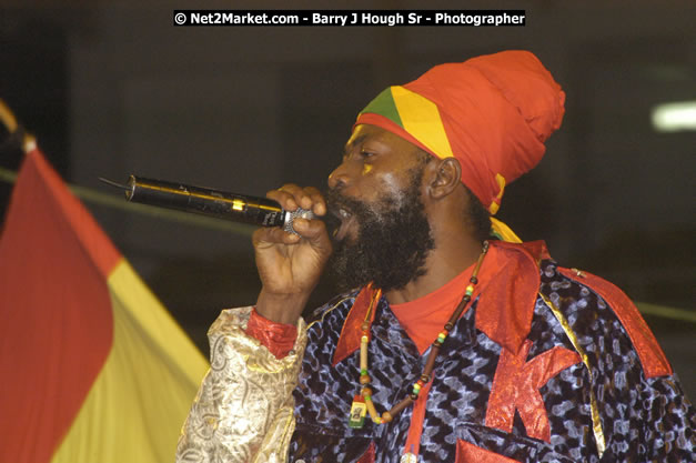 Capleton - Cure Fest 2007 - Longing For Concert at Trelawny Multi Purpose Stadium, Trelawny, Jamaica - Sunday, October 14, 2007 - Cure Fest 2007 October 12th-14th, 2007 Presented by Danger Promotions, Iyah Cure Promotions, and Brass Gate Promotions - Alison Young, Publicist - Photographs by Net2Market.com - Barry J. Hough Sr, Photographer - Negril Travel Guide, Negril Jamaica WI - http://www.negriltravelguide.com - info@negriltravelguide.com...!