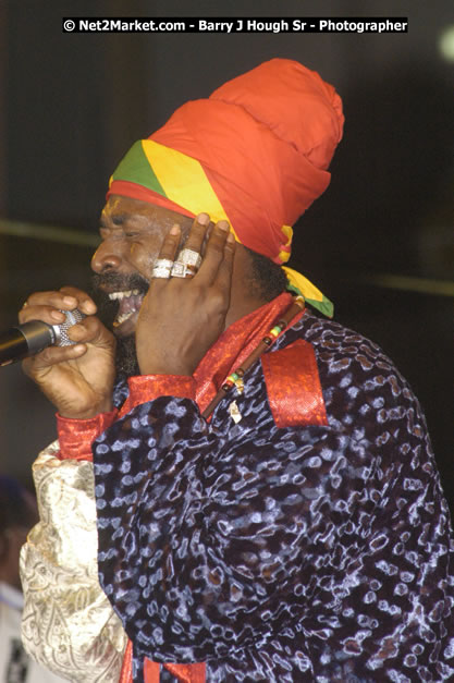 Capleton - Cure Fest 2007 - Longing For Concert at Trelawny Multi Purpose Stadium, Trelawny, Jamaica - Sunday, October 14, 2007 - Cure Fest 2007 October 12th-14th, 2007 Presented by Danger Promotions, Iyah Cure Promotions, and Brass Gate Promotions - Alison Young, Publicist - Photographs by Net2Market.com - Barry J. Hough Sr, Photographer - Negril Travel Guide, Negril Jamaica WI - http://www.negriltravelguide.com - info@negriltravelguide.com...!