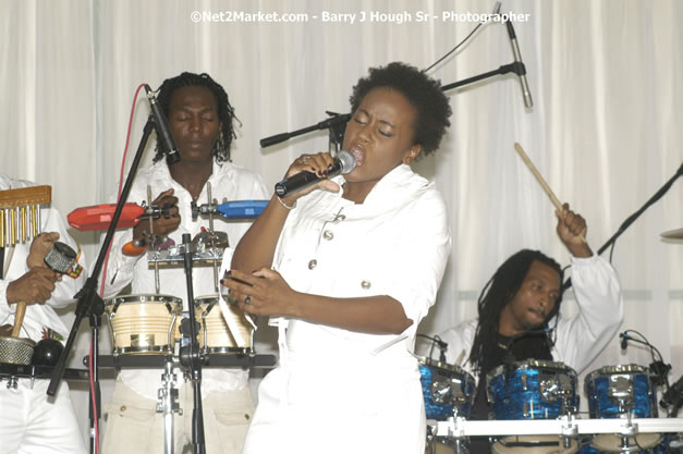 Etana - Reflections - Cure Fest 2007 - All White Birth-Night Party - Hosted by Jah Cure - Starfish Trelawny Hotel - Trelawny, Jamaica - Friday, October 12, 2007 - Cure Fest 2007 October 12th-14th, 2007 Presented by Danger Promotions, Iyah Cure Promotions, and Brass Gate Promotions - Alison Young, Publicist - Photographs by Net2Market.com - Barry J. Hough Sr, Photographer - Negril Travel Guide, Negril Jamaica WI - http://www.negriltravelguide.com - info@negriltravelguide.com...!