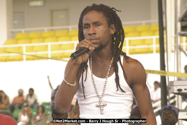 Jah Cure - Cure Fest 2007 - Longing For Concert at Trelawny Multi Purpose Stadium, Trelawny, Jamaica - Sunday, October 14, 2007 - Cure Fest 2007 October 12th-14th, 2007 Presented by Danger Promotions, Iyah Cure Promotions, and Brass Gate Promotions - Alison Young, Publicist - Photographs by Net2Market.com - Barry J. Hough Sr, Photographer - Negril Travel Guide, Negril Jamaica WI - http://www.negriltravelguide.com - info@negriltravelguide.com...!