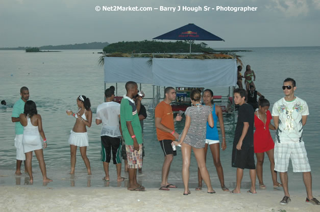 Hybrid Go Ultra - Independence Negril 2K7 - A Barefoot Beach Party @ The Hybrid Beach Cove aka Half Moon Beach Club, Sunday, August 5, 2007, Half Moon Beach, Hanover Parish, Jamaica - Negril Travel Guide.com, Negril Jamaica WI - http://www.negriltravelguide.com - info@negriltravelguide.com...!