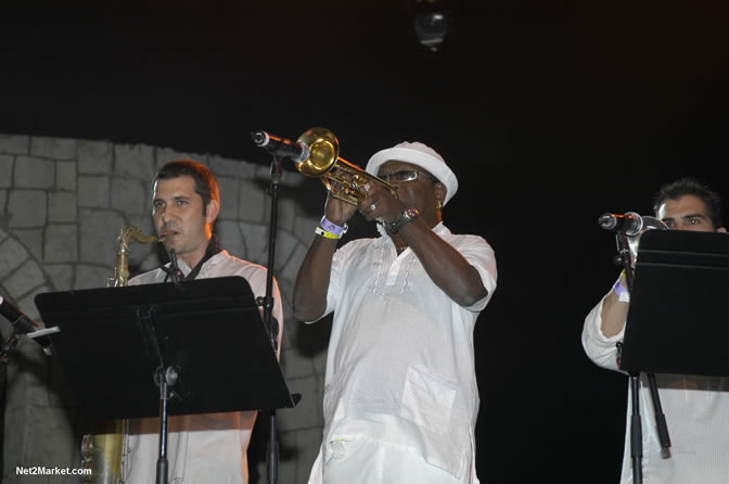 Azucar Negra - Air Jamaica Jazz & Blues 2005 - The Art Of Music - Cinnamon Hill Golf Course, Rose Hall, Montego Bay - Negril Travel Guide, Negril Jamaica WI - http://www.negriltravelguide.com - info@negriltravelguide.com...!