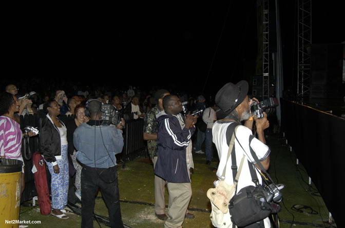 Jazz & Blues Goers - Air Jamaica Jazz & Blues 2005 - The Art Of Music - Cinnamon Hill Golf Course, Rose Hall, Montego Bay - Negril Travel Guide, Negril Jamaica WI - http://www.negriltravelguide.com - info@negriltravelguide.com...!