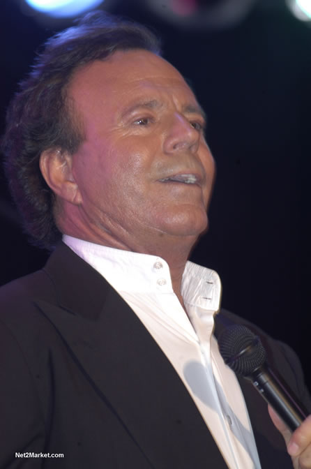 Julio Iglesias - Air Jamaica Jazz & Blues 2005 - The Art Of Music - Cinnamon Hill Golf Course, Rose Hall, Montego Bay - Negril Travel Guide, Negril Jamaica WI - http://www.negriltravelguide.com - info@negriltravelguide.com...!