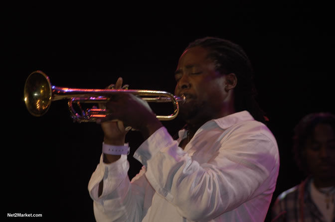 Performances - Air Jamaica Jazz & Blues 2005 - The Art Of Music - Cinnamon Hill Golf Course, Rose Hall, Montego Bay - Negril Travel Guide, Negril Jamaica WI - http://www.negriltravelguide.com - info@negriltravelguide.com...!