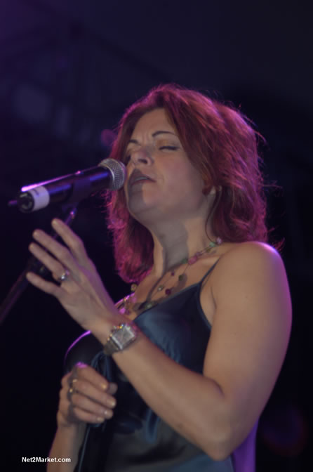 Rosanne Cash - Air Jamaica Jazz & Blues 2005 - The Art Of Music - Cinnamon Hill Golf Course, Rose Hall, Montego Bay - Negril Travel Guide, Negril Jamaica WI - http://www.negriltravelguide.com - info@negriltravelguide.com...!