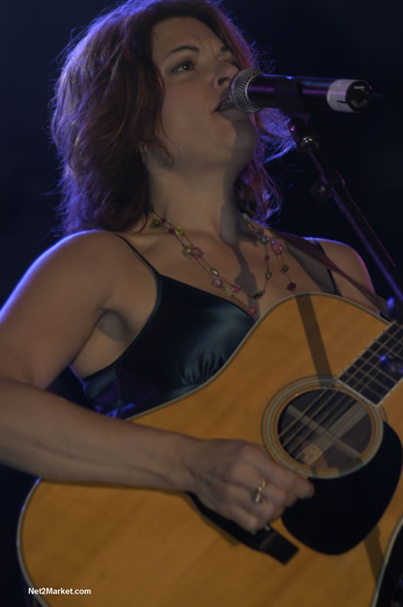 Rosanne Cash - Air Jamaica Jazz & Blues 2005 - The Art Of Music - Cinnamon Hill Golf Course, Rose Hall, Montego Bay - Negril Travel Guide, Negril Jamaica WI - http://www.negriltravelguide.com - info@negriltravelguide.com...!