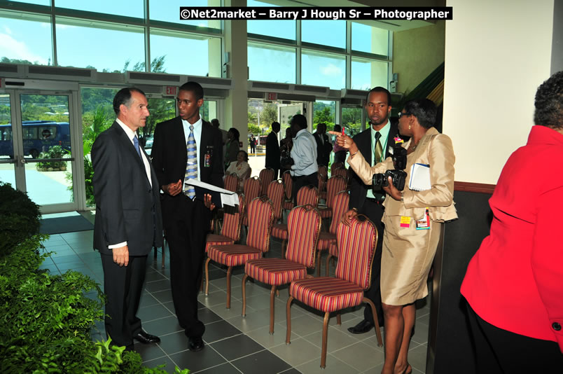 The Unveiling Of The Commemorative Plaque By The Honourable Prime Minister, Orette Bruce Golding, MP, And Their Majesties, King Juan Carlos I And Queen Sofia Of Spain - On Wednesday, February 18, 2009, Marking The Completion Of The Expansion Of Sangster International Airport, Venue at Sangster International Airport, Montego Bay, St James, Jamaica - Wednesday, February 18, 2009 - Photographs by Net2Market.com - Barry J. Hough Sr, Photographer/Photojournalist - Negril Travel Guide, Negril Jamaica WI - http://www.negriltravelguide.com - info@negriltravelguide.com...!