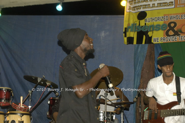 Etana - Live In Concert - One Love Reggae Concert Series 09/10 @ Negril Escape Resort and Spa, December 22, 2009, One Love Drive, West End, Negril, Westmoreland, Jamaica W.I. - Photographs by Net2Market.com - Barry J. Hough Sr, Photographer/Photojournalist - Negril Travel Guide, Negril Jamaica WI - http://www.negriltravelguide.com - info@negriltravelguide.com...!