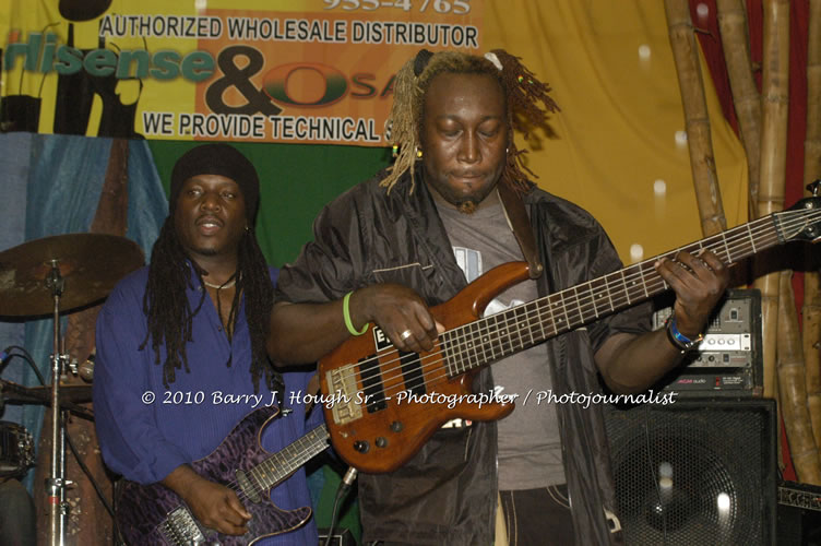 Etana - Live In Concert - One Love Reggae Concert Series 09/10 @ Negril Escape Resort and Spa, December 22, 2009, One Love Drive, West End, Negril, Westmoreland, Jamaica W.I. - Photographs by Net2Market.com - Barry J. Hough Sr, Photographer/Photojournalist - Negril Travel Guide, Negril Jamaica WI - http://www.negriltravelguide.com - info@negriltravelguide.com...!