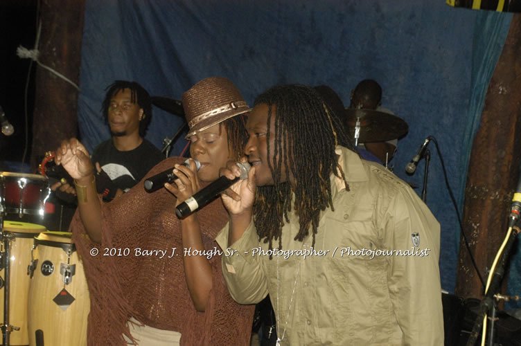 Etana - Live In Concert - One Love Reggae Concert Series 09/10 @ Negril Escape Resort and Spa, December 22, 2009, One Love Drive, West End, Negril, Westmoreland, Jamaica W.I. - Photographs by Net2Market.com - Barry J. Hough Sr, Photographer/Photojournalist - Negril Travel Guide, Negril Jamaica WI - http://www.negriltravelguide.com - info@negriltravelguide.com...!