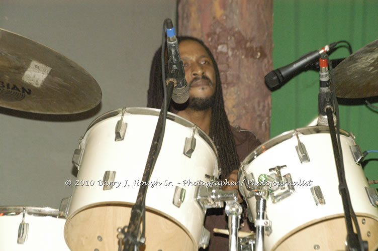 Marcia Griffiths & Edge Michael - Live In Concert - One Love Reggae Concert Series 09/10 @ Negril Escape Resort and Spa, December 29, 2009, One Love Drive, West End, Negril, Westmoreland, Jamaica W.I. - Photographs by Net2Market.com - Barry J. Hough Sr, Photographer/Photojournalist - Negril Travel Guide, Negril Jamaica WI - http://www.negriltravelguide.com - info@negriltravelguide.com...!