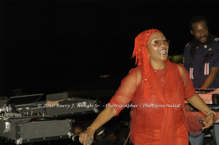 Marcia Griffiths & Edge Michael - Live In Concert - One Love Reggae Concert Series 09/10 @ Negril Escape Resort and Spa, December 29, 2009, One Love Drive, West End, Negril, Westmoreland, Jamaica W.I. - Photographs by Net2Market.com - Barry J. Hough Sr, Photographer/Photojournalist - Negril Travel Guide, Negril Jamaica WI - http://www.negriltravelguide.com - info@negriltravelguide.com...!