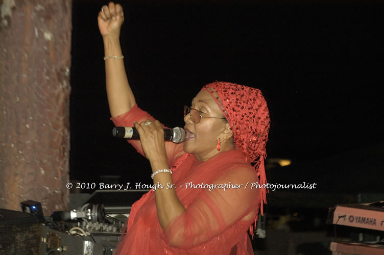 Marcia Griffiths & Edge Michael - Live In Concert - One Love Reggae Concert Series 09/10 @ Negril Escape Resort and Spa, December 29, 2009, One Love Drive, West End, Negril, Westmoreland, Jamaica W.I. - Photographs by Net2Market.com - Barry J. Hough Sr, Photographer/Photojournalist - Negril Travel Guide, Negril Jamaica WI - http://www.negriltravelguide.com - info@negriltravelguide.com...!