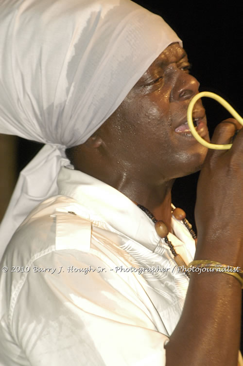 Richie Spice - Live In Concert - One Love Reggae Concert Series 09/10 @ Negril Escape Resort and Spa, January 19, 2010, One Love Drive, West End, Negril, Westmoreland, Jamaica W.I. - Photographs by Net2Market.com - Barry J. Hough Sr, Photographer/Photojournalist - Negril Travel Guide, Negril Jamaica WI - http://www.negriltravelguide.com - info@negriltravelguide.com...!