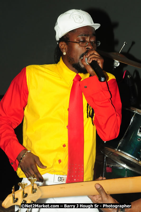 Beenie Man - Live in Concert, plus Hiyah Grade Band @ The Sunset Show @ Negril Escape Resort and Spa, Tuesday, February 3, 2009 - Live Reggae Music at Negril Escape - Tuesday Nights 6:00PM to 10:00 PM - One Love Drive, West End, Negril, Westmoreland, Jamaica W.I. - Photographs by Net2Market.com - Barry J. Hough Sr, Photographer/Photojournalist - The Negril Travel Guide - Negril's and Jamaica's Number One Concert Photography Web Site with over 40,000 Jamaican Concert photographs Published -  Negril Travel Guide, Negril Jamaica WI - http://www.negriltravelguide.com - info@negriltravelguide.com...!