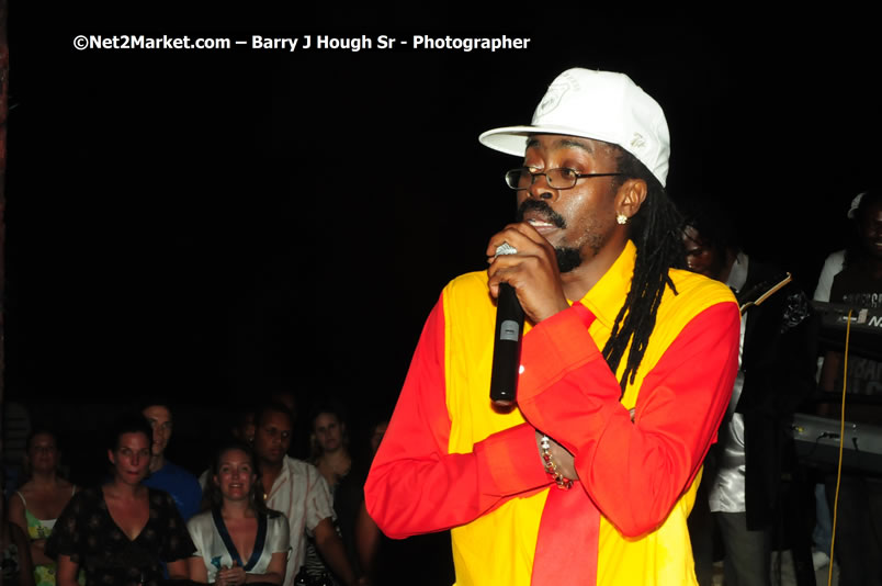 Beenie Man - Live in Concert, plus Hiyah Grade Band @ The Sunset Show @ Negril Escape Resort and Spa, Tuesday, February 3, 2009 - Live Reggae Music at Negril Escape - Tuesday Nights 6:00PM to 10:00 PM - One Love Drive, West End, Negril, Westmoreland, Jamaica W.I. - Photographs by Net2Market.com - Barry J. Hough Sr, Photographer/Photojournalist - The Negril Travel Guide - Negril's and Jamaica's Number One Concert Photography Web Site with over 40,000 Jamaican Concert photographs Published -  Negril Travel Guide, Negril Jamaica WI - http://www.negriltravelguide.com - info@negriltravelguide.com...!