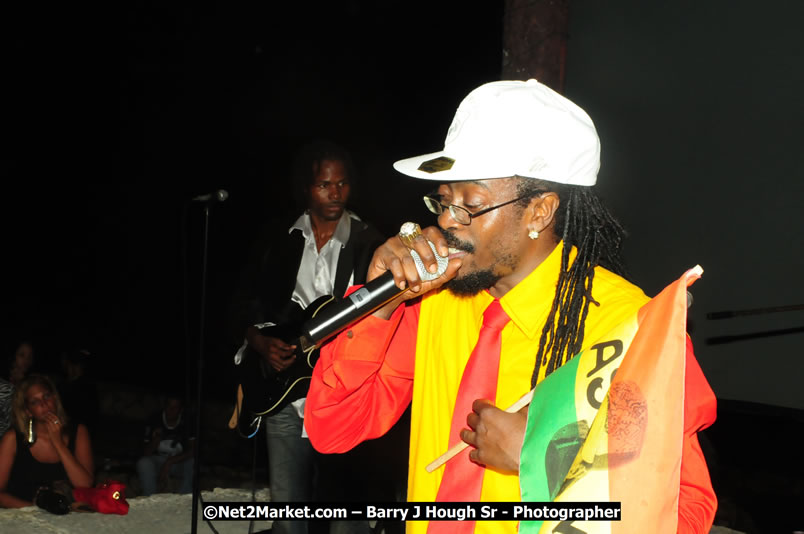 Beenie Man - Live in Concert, plus Hiyah Grade Band @ The Sunset Show @ Negril Escape Resort and Spa, Tuesday, February 3, 2009 - Live Reggae Music at Negril Escape - Tuesday Nights 6:00PM to 10:00 PM - One Love Drive, West End, Negril, Westmoreland, Jamaica W.I. - Photographs by Net2Market.com - Barry J. Hough Sr, Photographer/Photojournalist - The Negril Travel Guide - Negril's and Jamaica's Number One Concert Photography Web Site with over 40,000 Jamaican Concert photographs Published -  Negril Travel Guide, Negril Jamaica WI - http://www.negriltravelguide.com - info@negriltravelguide.com...!