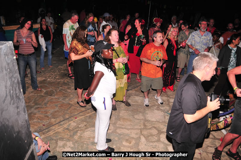 Chinese New Year @ The Sunset Show at Negril Escape - Tuesday, January 27, 2009 - Live Reggae Music at Negril Escape - Tuesday Nights 6:00PM to 10:00 PM - Photographs by Net2Market.com - Barry J. Hough Sr, Photographer/Photojournalist - Negril Travel Guide, Negril Jamaica WI - http://www.negriltravelguide.com - info@negriltravelguide.com...!