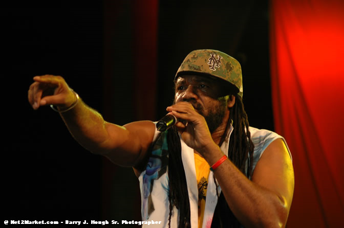 Tony Rebel - Tru Juice Rebel Salute 2006 - Reggae's Premiere Roots Festival - Pre-Show Venue Photos -Port Kaiser Sports Club, Saturday, January 14, 2006 - Negril Travel Guide, Negril Jamaica WI - http://www.negriltravelguide.com - info@negriltravelguide.com...!