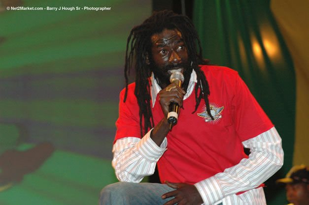 Buju Banton @ Tru-Juice Rebel Salute 2007 - Saturday, January 13, 2007, Port Kaiser Sports Club, St. Elizabeth - Negril Travel Guide, Negril Jamaica WI - http://www.negriltravelguide.com - info@negriltravelguide.com...!