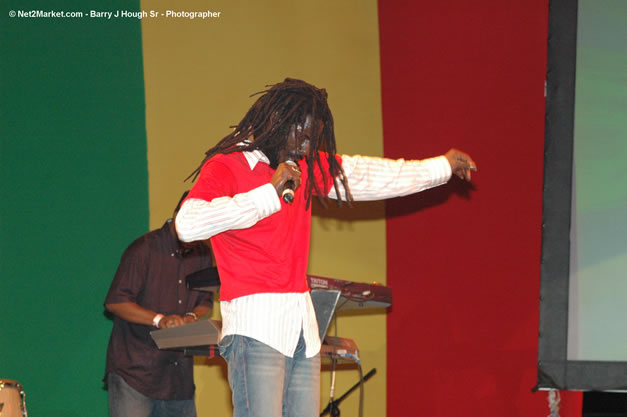 Buju Banton @ Tru-Juice Rebel Salute 2007 - Saturday, January 13, 2007, Port Kaiser Sports Club, St. Elizabeth - Negril Travel Guide, Negril Jamaica WI - http://www.negriltravelguide.com - info@negriltravelguide.com...!