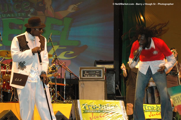 Buju Banton @ Tru-Juice Rebel Salute 2007 - Saturday, January 13, 2007, Port Kaiser Sports Club, St. Elizabeth - Negril Travel Guide, Negril Jamaica WI - http://www.negriltravelguide.com - info@negriltravelguide.com...!