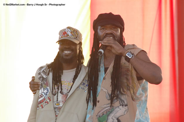 Tony Rebel Closing Tru-Juice Rebel Salute 2007 - Saturday, January 13, 2007, Port Kaiser Sports Club, St. Elizabeth - Negril Travel Guide, Negril Jamaica WI - http://www.negriltravelguide.com - info@negriltravelguide.com...!